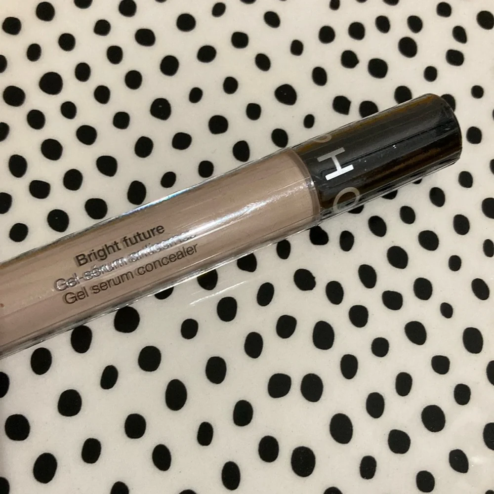 Sephora Bright Future Concealer in “ Fondant “